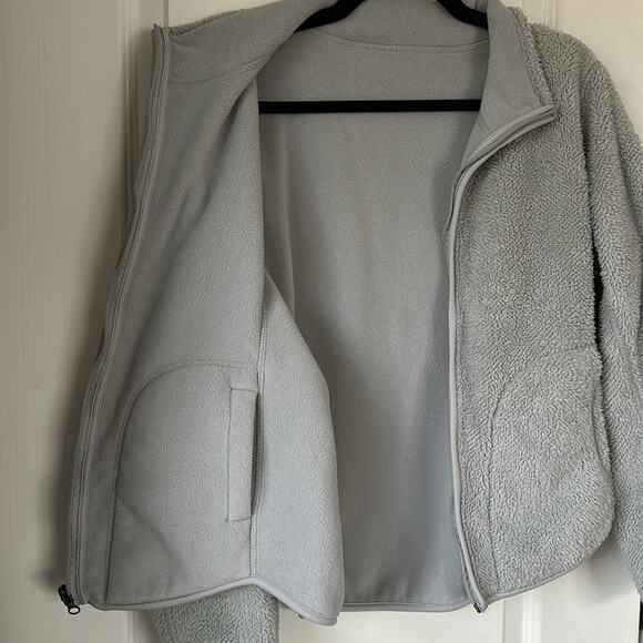 Classic Concepts Reversible sweater size S - Picture 2 of 4